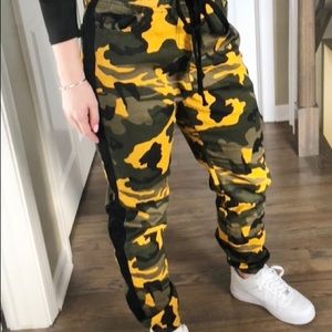 Juniors Camo Pants